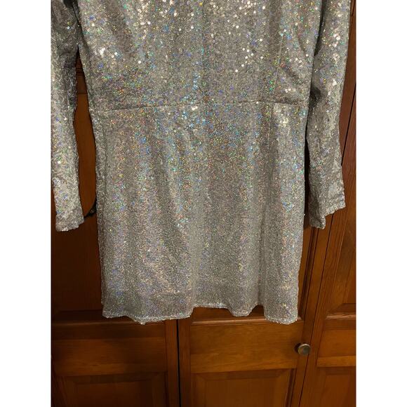 NWT PrettyLittleThing Women’s Silver Sequin Twist Front Party Mini Dress Size M - Picture 6 of 14